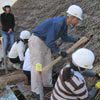 Carpenters teach you how to rethatch