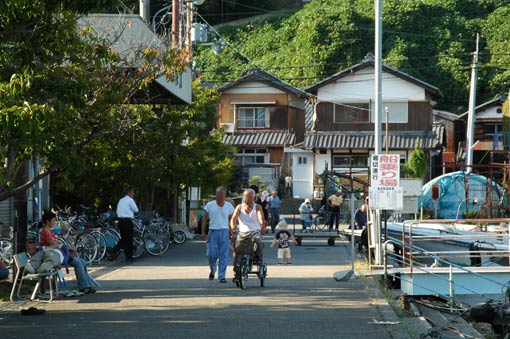 People at Oki-shima Port