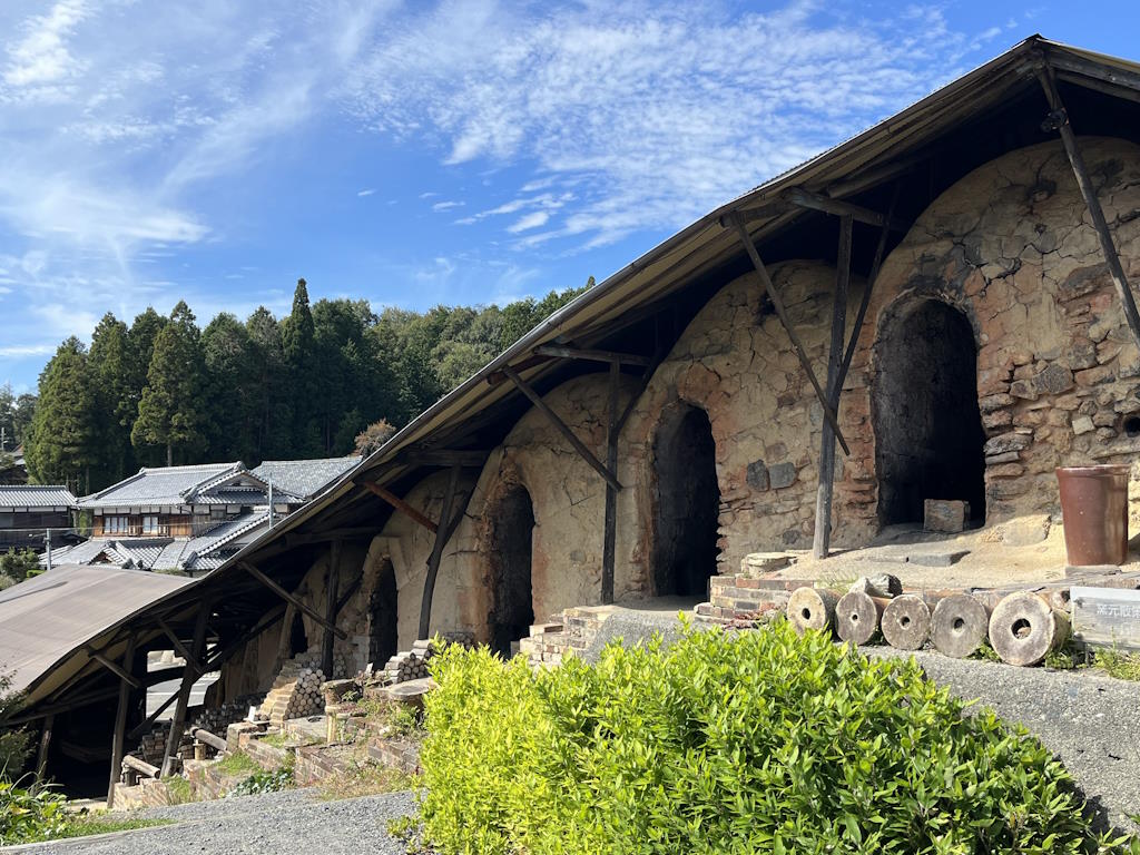 "Noborigama" multi-chambered climbing kiln